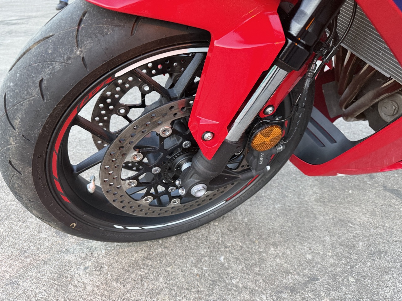 2025 Honda CBR650R E-CLUTCH